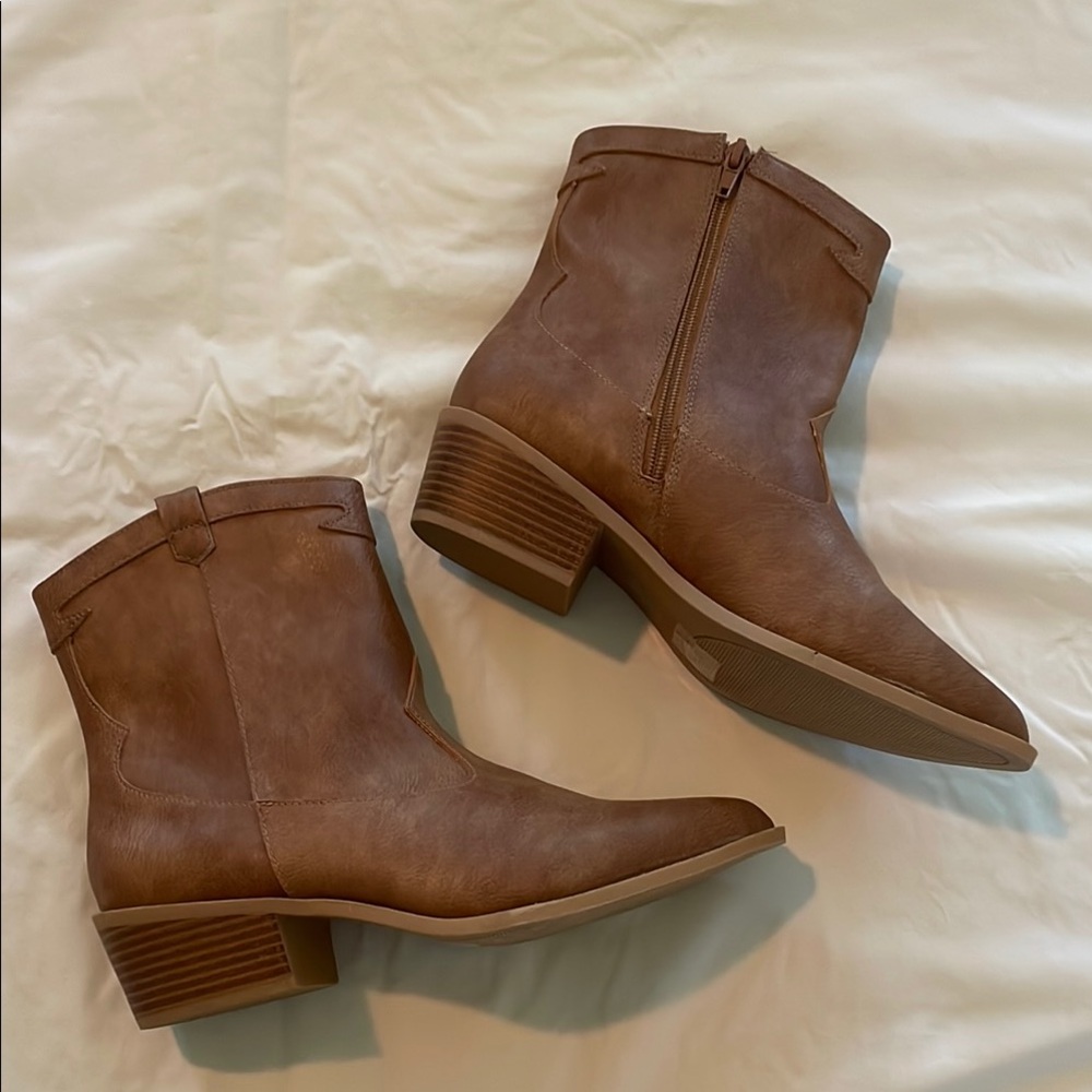 NWT Express cowgirl boots